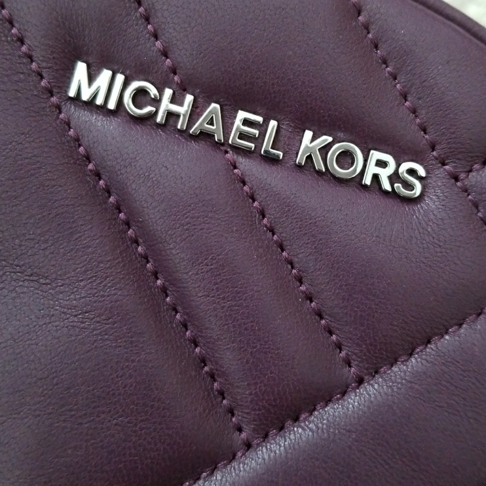 Michael Kors Vivianne Canteen Crossbody Purple Bag - Picture 4 of 5